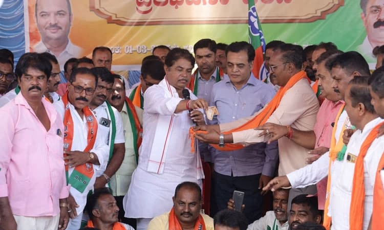 Protest: ವಿಶ್ವವಿದ್ಯಾಲಯಗಳ ಉಳಿವಿಗೆ ಭಿಕ್ಷೆ ಬೇಡುತ್ತೇವೆ: ಆರ್‌. ಅಶೋಕ್‌