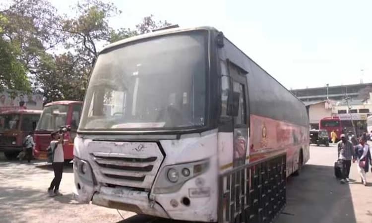 Pune: ಪೊಲೀಸ್‌ ಠಾಣೆ ಹತ್ತಿರವೇ ನಿಂತಿದ್ದ ಬಸ್ಸಲ್ಲಿ ಯುವತಿ ಮೇಲೆ ಅತ್ಯಾಚಾರ