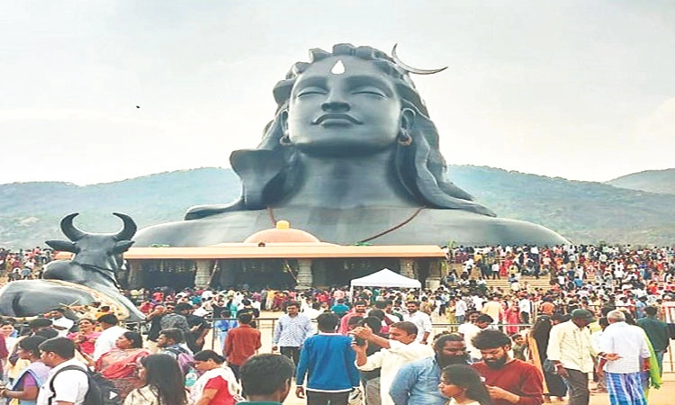 Shiva Pooje: ಮಹಾಶಿವರಾತ್ರಿ ಸಂಭ್ರಮದಲ್ಲಿ ಮಿಂದೆದ್ದ ಕರುನಾಡು