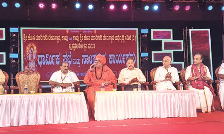 ಕಾಪುವಿನ ಅಮ್ಮ ಎಲ್ಲರನ್ನೂ ಕಾಯುತ್ತಾಳೆ: ಹುಕ್ಕೇರಿ ಶ್ರೀ