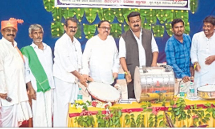 ಜಾನಪದದಲ್ಲಡಗಿದೆ ವೈಜ್ಞಾನಿಕತೆ: ಶಾಸಕ ಪ್ರಕಾಶ ಕೋಳಿವಾಡ