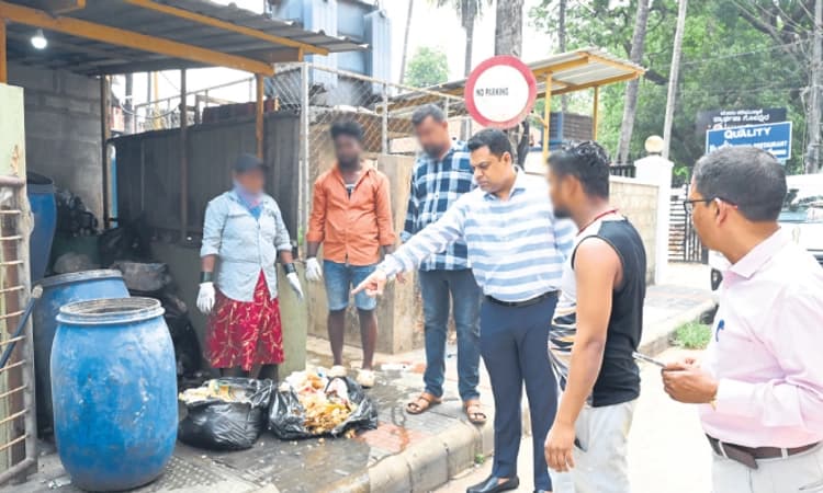 Mangaluru: ಹಸಿ-ಒಣ ಕಸ ವಿಂಗಡಣೆ ಮಾಡದ ಹೊಟೇಲ್‌ಗ‌ಳ ಮೇಲೆೆ ಪಾಲಿಕೆ ದಾಳಿ