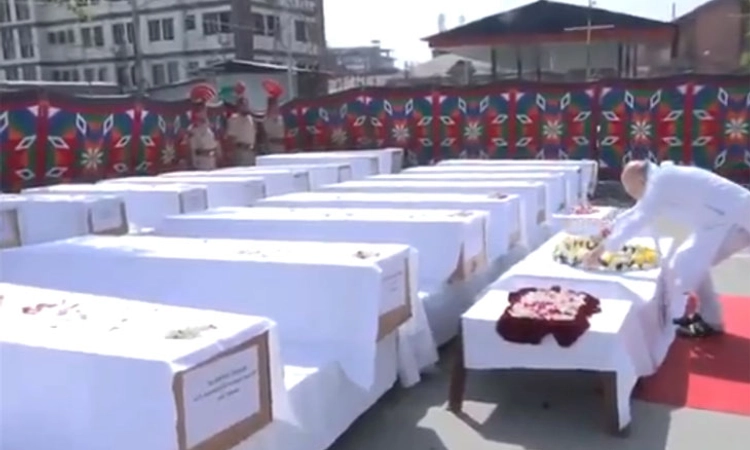 Pahalgam; ಮೃ*ತರಿಗೆ ಅಮಿತ್ ಶಾ ಅಂತಿಮ ನಮನ: ಕುಟುಂಬ ಸದಸ್ಯರಿಗೆ ಸಾಂತ್ವನ