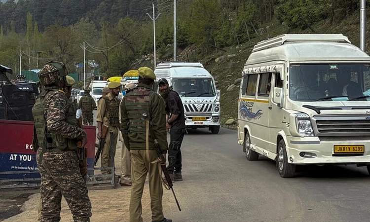 Pahalgam attack: ಇಸ್ಲಾಮಿಕ್‌ ಶ್ಲೋಕ ಹೇಳಲು ಅಪ್ಪನಿಗೆ ಬರಲಿಲ್ಲ, ಆಗ ಗುಂಡಿಕ್ಕಿದರು: ಮಗಳು