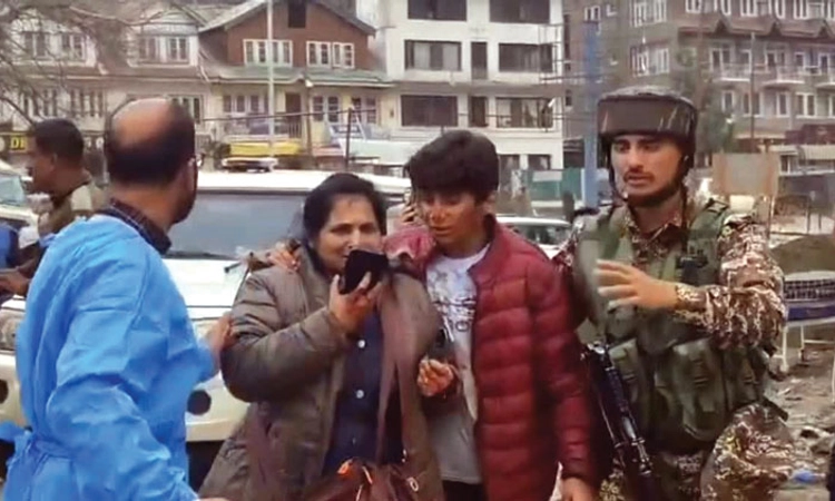 ಮಗನಿಗೆ ಪಿಯುಸಿಯಲ್ಲಿ ಶೇ.97 ಅಂಕ ಬಂದಿದ್ದಕ್ಕೆ ಸಂಭ್ರಮಾಚರಿಸಲು ಕಾಶ್ಮೀರ ಹೋಗಿದ್ದ ಕುಟುಂಬ!