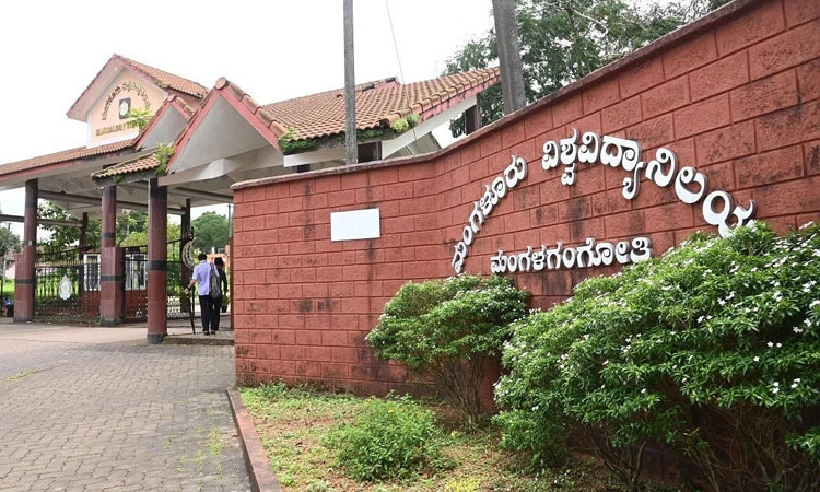Mangaluru University: ವಿವಿಯಲ್ಲಿ ಮಾರ್ಗದರ್ಶಕರ ಕೊರತೆ, ಪಿಎಚ್‌.ಡಿಗಳ ಸಂಖ್ಯೆ ಇಳಿಕೆ