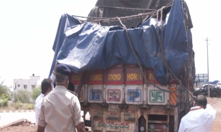 Anna Bhagya Scheme; ”ಅನ್ನ ಭಾಗ್ಯ” ಅಕ್ಕಿ ಅಕ್ರಮವಾಗಿ ಸಾಗಿಸುತ್ತಿದ್ದ ಲಾರಿ ಸೀಜ್!