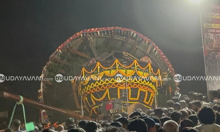ಬಪ್ಪನಾಡು ಶ್ರೀದುರ್ಗಾಪರಮೇಶ್ವರಿ ದೇವರ ಉತ್ಸವ ವೇಳೆ ರಥದ ಮೇಲ್ಭಾಗ ಕುಸಿತ!