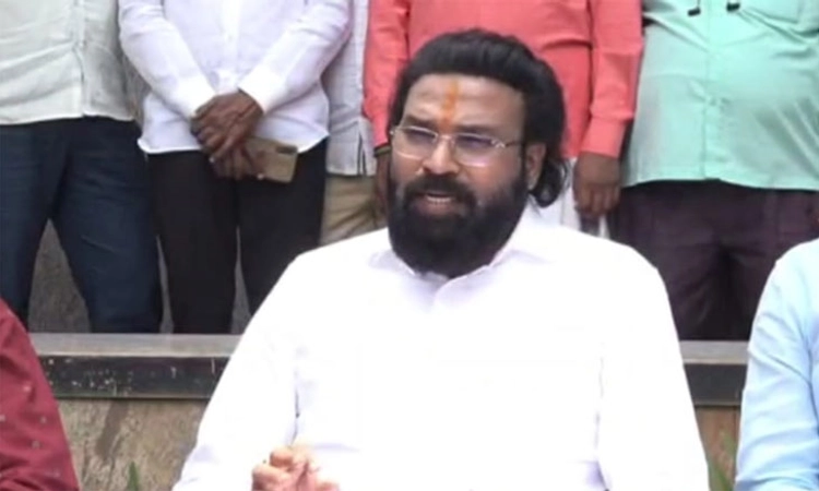 ಪುತ್ರನ ಸಿಎಂ ಮಾಡಲು ಮಲ್ಲಿಕಾರ್ಜುನ ಖರ್ಗೆ ಕಸರತ್ತು: ಶ್ರೀರಾಮುಲು