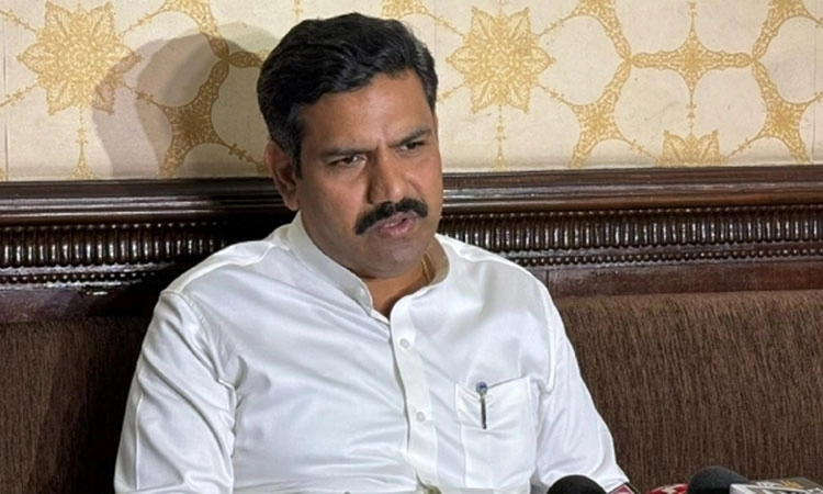 CM ಕುರ್ಚಿ ಅಲುಗಾಡಲು ಶರುವಾದಾಗ ಜಾತಿಗಣತಿ ಜಾರಿ ವಿಚಾರ ಮುನ್ನಲೆಗೆ: ವಿಜಯೇಂದ್ರ