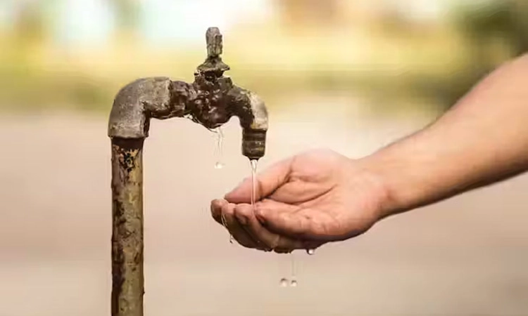 ದೇವದುರ್ಗ: ಹೊನ್ನಟಗಿಯಲ್ಲಿ ನೀರಿಗಾಗಿ ಪರದಾಟ-ಆರೇಳು ಕಿ.ಮೀ. ನಿತ್ಯ ಅಲೆದಾಟ!