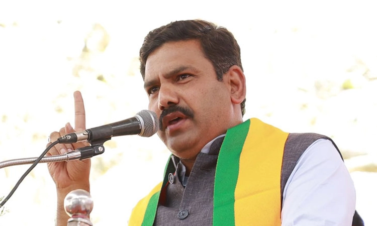 BJP ಜನಾಕ್ರೋಶ ಯಾತ್ರೆಯ ಬಿಸಿ ಕಾಂಗ್ರೆಸ್‌ ಸರ್ಕಾರಕ್ಕೆ ತಟ್ಟಿದೆ: ವಿಜಯೇಂದ್ರ ಕಿಡಿ
