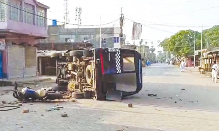 West Bengal; ಮತ್ತೆ ಭುಗಿಲೆದ್ದ ‘ವಕ್ಫ್’ ಹಿಂಸೆ! : ಪರಿಸ್ಥಿತಿ ಹತೋಟಿಗೆ ಲಾಠಿಚಾರ್ಜ್‌