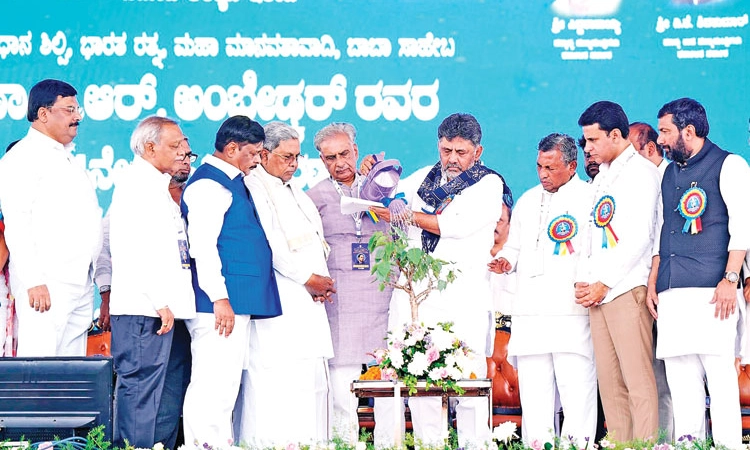 CM Siddaramaiah: ಕೇಂದ್ರದಲ್ಲಿ ಎಸ್‌ಇಪಿ, ಟಿಎಸ್‌ಪಿ ಯೋಜನೆ ಜಾರಿಗೆ ತರಲಿ