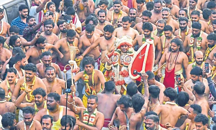 Bengaluru Karaga: ಇಂದು ಬೆಂಗಳೂರು ಕರಗ; ನಡುರಾತ್ರಿ ರಥೋತ್ಸವ