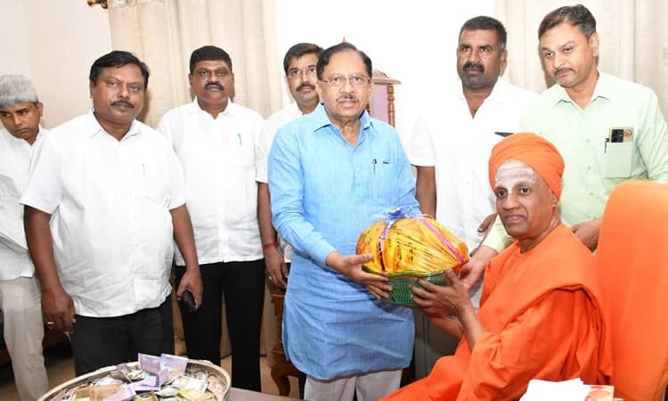 “ತುಮಕೂರು ರೈಲ್ವೆ ನಿಲ್ದಾಣಕ್ಕೆ ಶ್ರೀ ಶಿವಕುಮಾರ ಸ್ವಾಮೀಜಿ ಹೆಸರು: ಶೀಘ್ರ ಸಿಎಂ ಅಂಕಿತ”