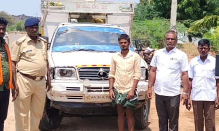 Siruguppa: ಅಕ್ರಮ ಪಡಿತರ ಅಕ್ಕಿ ವಶ: ಪ್ರಕರಣ ದಾಖಲು