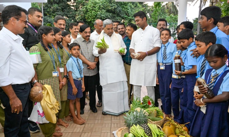 ಸರಕಾರಿ ಶಾಲೆಯಲ್ಲಿ ತರಕಾರಿ ಬೆಳೆದು ಸಿಎಂಗೆ ಹಸ್ತಾಂತರಿಸಿದ ಬೆಳ್ತಂಗಡಿಯ ವಿದ್ಯಾರ್ಥಿಗಳು!