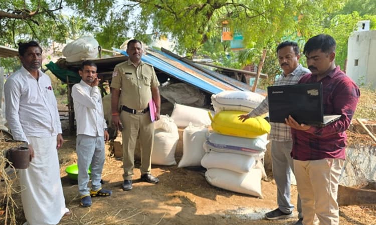 Siruguppa: ಮನೆಯಲ್ಲಿ ಅಕ್ರಮವಾಗಿ ಇರಿಸಿದ್ದ ಪಡಿತರ ಅಕ್ಕಿ ವಶ