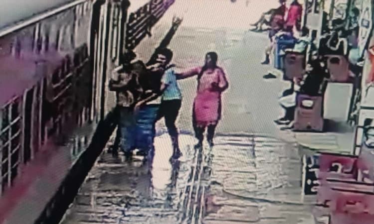 Surathkal ರೈಲು ನಿಲ್ದಾಣದಲ್ಲಿ ಪ್ರಯಾಣಿಕರ ರಕ್ಷಣೆ