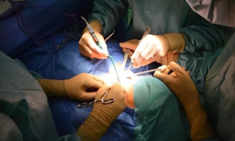 Shocking; 15 ರ ಬಾಲಕಿಯ ಅಂಡಾಶಯದಿಂದ 8 ಕೆಜಿ ಗಡ್ಡೆ ಹೊರತೆಗೆದ ವೈದ್ಯರು!!