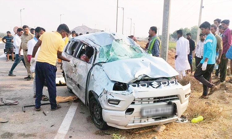 Road Mishap: ಚಿತ್ರದುರ್ಗ ಬಳಿ ಕಾರು ಪಲ್ಟಿ; ಬೆಂಗಳೂರಿನ ಮೂವರು ಸಾ*ವು