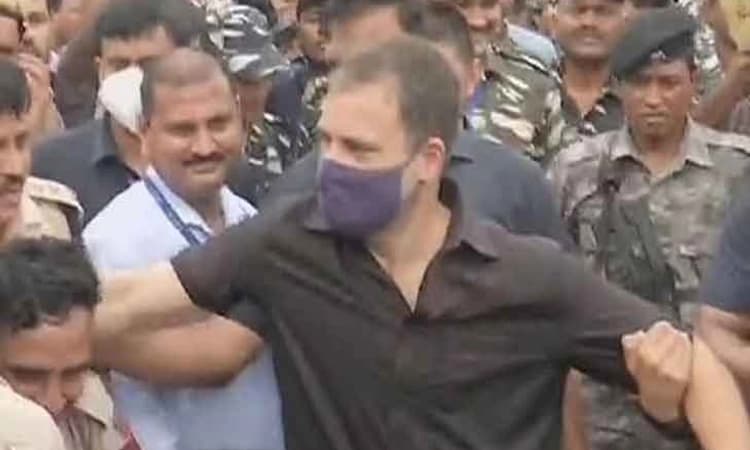 ಬೆಲೆ ಏರಿಕೆ ವಿರುದ್ಧ ಪ್ರತಿಭಟನೆ; ರಾಹುಲ್, ಪ್ರಿಯಾಂಕಾ ಗಾಂಧಿ ದೆಹಲಿ ಪೊಲೀಸರ ವಶಕ್ಕೆ