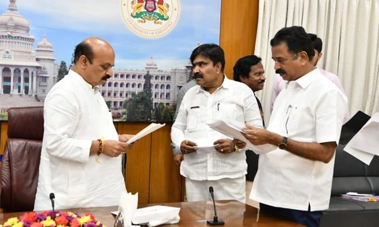 ಹಾಲಪ್ಪ ಸಿಎಂ ಭೇಟಿ; ಸಾಗರ ಆಸ್ಪತ್ರೆ ಮೇಲ್ದರ್ಜೆಗೇರಿಸಲು ಮನವಿ