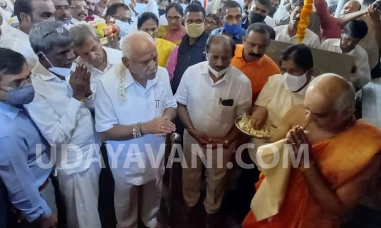 ಉಚ್ಚಿಲ ಮಹಾಲಕ್ಷ್ಮೀ ದೇವಸ್ಥಾನಕ್ಕೆ ಮುಖ್ಯಮಂತ್ರಿ ಯಡಿಯೂರಪ್ಪ ಭೇಟಿ