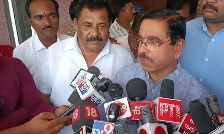 Hubli; ಒಂದು ಕೋಮಿನವರು ನಿತ್ಯ ಮೈಕ್ ಹಾಕಿ ನಮಾಜ್ ಮಾಡಬಹುದು, ಆದರೆ..:  ಪ್ರಹ್ಲಾದ ಜೋಶಿ