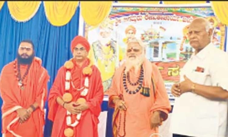 ತುರುವೇಕೆರೆ: ಪ್ರಪಂಚಕ್ಕೆ ಭಾರತವೇ ದೇವರ ಮನೆ: ಸ್ವಾಮೀಜಿ