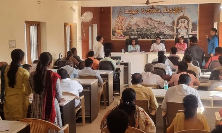 ನರೇಗಾ ಯೋಜನೆಯಲ್ಲಿ ಕೊರಟಗೆರೆಗೆ ಕೊನೆ ಸ್ಥಾನ… ಪಿಡಿಓಗೆ ಎಚ್ಚರಿಕೆ ನೀಡಿದ ಜಿ.ಪಂ ಸಿಇಓ