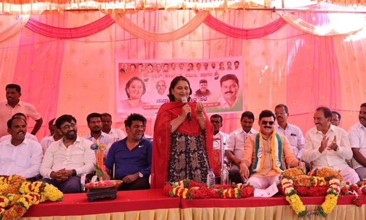 Congress; ಬಡವರ ಬದುಕು ಹಸನು ಮಾಡಿರುವ ಗ್ಯಾರಂಟಿ ಕುರಿತು ತಪ್ಪು ಸಂದೇಶ; ಗೀತಾ ಆಕ್ರೋಶ