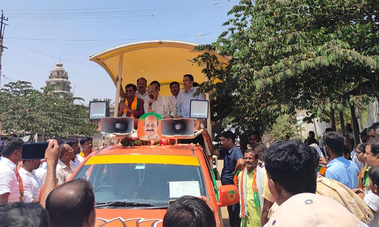 Lok Sabha Elections: ಮಾಜಿ ಮುಖ್ಯಮಂತ್ರಿ ಬೊಮ್ಮಾಯಿ ರೋಡ್ ಶೋ