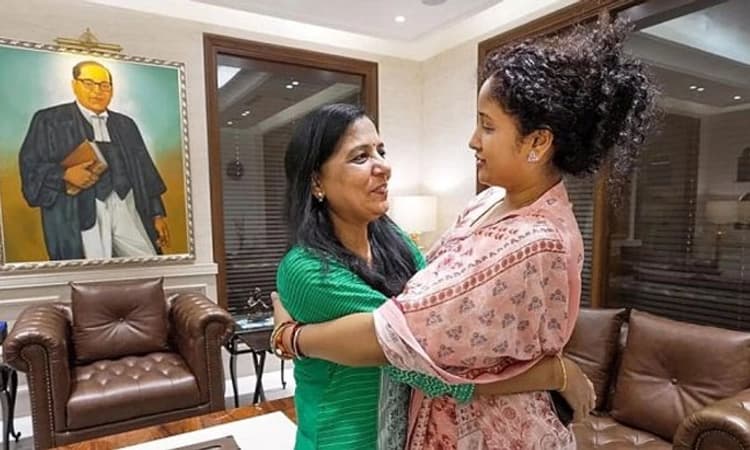 I.N.D.I.A. ಮೆಗಾ ರ್‍ಯಾಲಿಗೂ ಮುನ್ನ ಸುನೀತಾ ಕೇಜ್ರಿವಾಲ್ ಭೇಟಿಯಾದ ಕಲ್ಪನಾ ಸೋರೆನ್