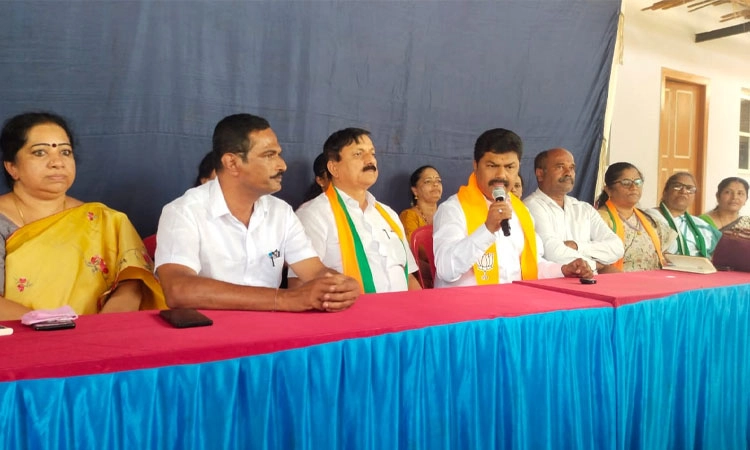 Thirthahalli: ಅಭಿವೃದ್ಧಿ ನೋಡಿ ದೇಶದ ಹಿತದೃಷ್ಟಿಗಾಗಿ ಮತ ನೀಡಿ: ಬಿ ವೈ ರಾಘವೇಂದ್ರ