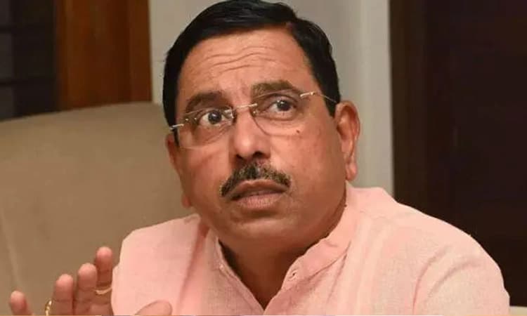 Toravi Narasimha Temple: ಮನೆದೇವರ ದರ್ಶನ ಪಡೆದ ಸಚಿವ ಪ್ರಹ್ಲಾದ ಜೋಶಿ