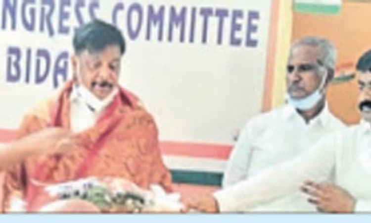 ವಿರೋಧಿಸಿದ್ದ ಬಿಜೆಪಿಯಿಂದಲೇ ತೈಲ ಬೆಲೆ ಏರಿಕೆ: ಮಹಾದೇವಪ್ಪ