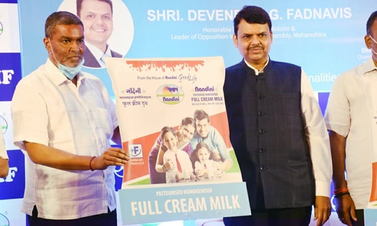 ಹಾಲು ಖರೀದಿಗೆ ಕರ್ನಾಟಕದ ಮಾದರಿಯನ್ನೇ ಮಹಾರಾಷ್ಟ್ರದಲ್ಲೂ ಅನುಸರಿಸಲು KMFಗೆ ಫಡ್ನವೀಸ್ ಸಲಹೆ