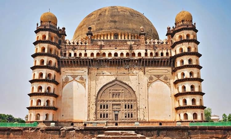 ಗೋಲಗುಂಬಜ್ ಸ್ಮಾರಕದ ಸಜ್ಜಾ ಕುಸಿತ : ತಿಂಗಳ ಹಿಂದಿನ ಪ್ರಕರಣ ತಡವಾಗಿ ಬೆಳಕಿಗೆ