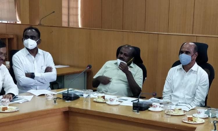 ಸಿಎಂ ಬೊಮ್ಮಾಯಿ ರಬ್ಬರ್ ಸ್ಟಾೃಂಪೋ, ಐರನ್ ಸ್ಟಾೃಂಪೋ ಗೊತ್ತಿಲ್ಲ !