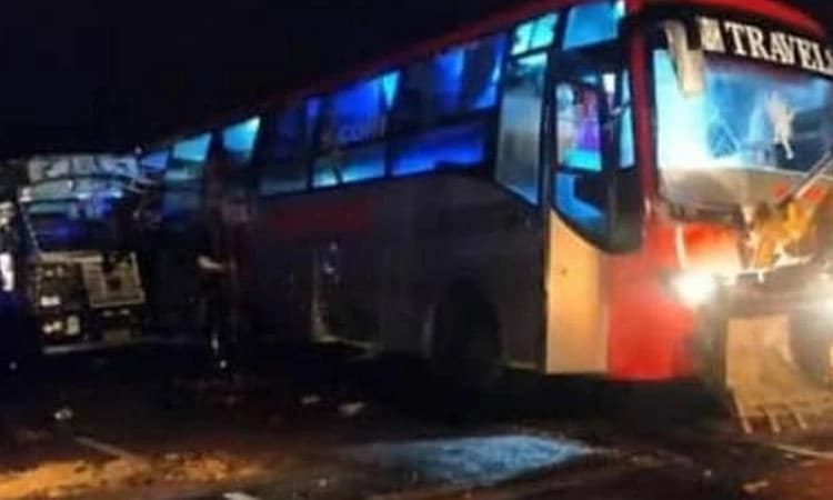 ಉತ್ತರಪ್ರದೇಶದಲ್ಲಿ ಭೀಕರ ರಸ್ತೆ ಅಪಘಾತ: 18 ಮಂದಿ ಸಾವು, ಹಲವರಿಗೆ ಗಂಭೀರ ಗಾಯ