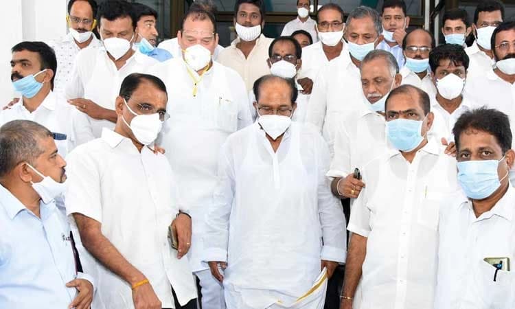 ಭ್ರಷ್ಟರನ್ನು ತೆಗೆಯುವ ವಿಧಾನ ಪ್ರಧಾನಿ ಮೋದಿ ,ಅಮಿತ್ ಶಾಗೆ ಗೊತ್ತಿದೆ – ವೀರಪ್ಪ ಮೊಯ್ಲಿ