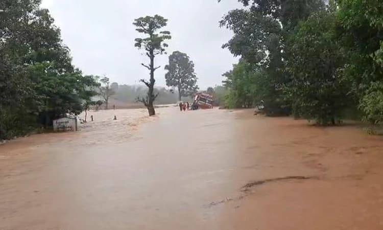 ಮಲೆನಾಡಿನಲ್ಲಿ ಭಾರೀ ಮಳೆ : ಶಿವಮೊಗ್ಗ-ಮಂಗಳೂರು ಹೆದ್ದಾರಿ ಬಂದ್