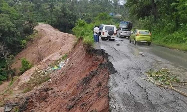 ದೋಣಿಗಲ್ ನಲ್ಲಿ ಭೂಕುಸಿತ: ಶಿರಾಡಿ ಘಾಟಿ ಸಂಚಾರ ಬಂದ್, ಬದಲಿ ಮಾರ್ಗ ವ್ಯವಸ್ಥೆ