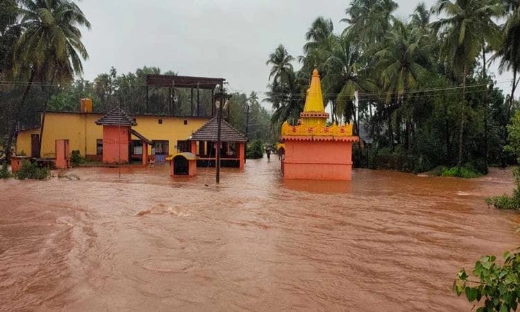 ತುಂಬಿ ತುಳುಕಿದ ಹೊಳೆ-ಹಳ್ಳಗಳು