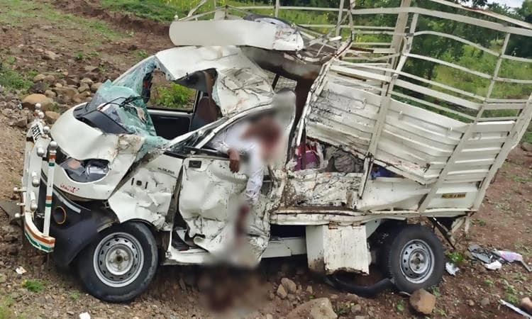 ವಿಜಯಪುರದಲ್ಲಿ ಭೀಕರ ಅಪಘಾತ: ಸ್ಥಳದಲ್ಲೇ ಮೂವರ ಸಾವು, ಇಬ್ಬರಿಗೆ ಗಂಭೀರ ಗಾಯ