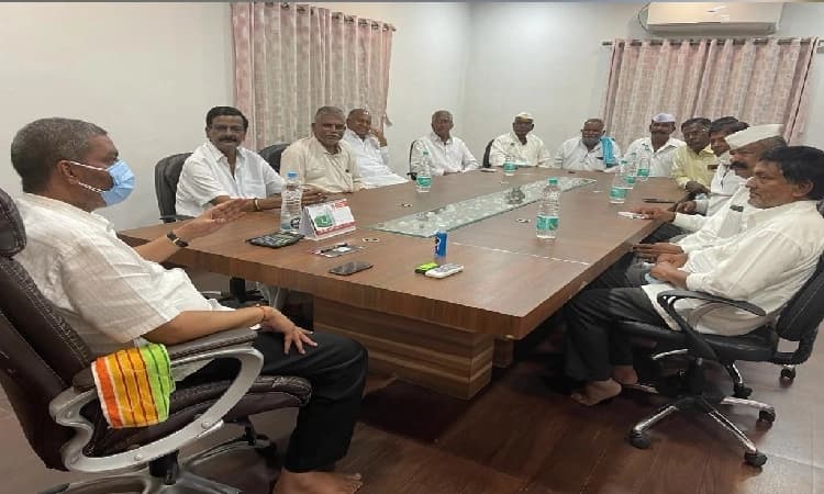 ಕಾರ್ಖಾನೆ ಅಭಿವೃದ್ಧಿ ಗೆ ಎಲ್ಲರೂ ಕೈಜೋಡಿಸಿ