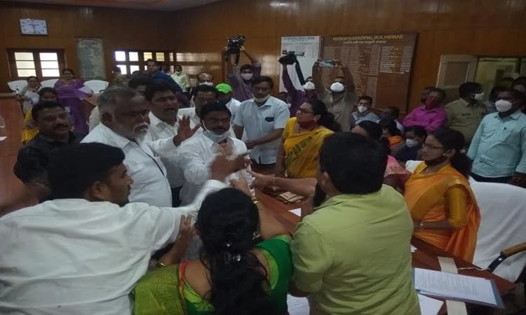 ಶಾಸಕ-ಸಂಸದರ ಗೈರು; ಗದ್ದಲದಿಂದಾಗಿ ಸಭೆ ಮೊಟಕು