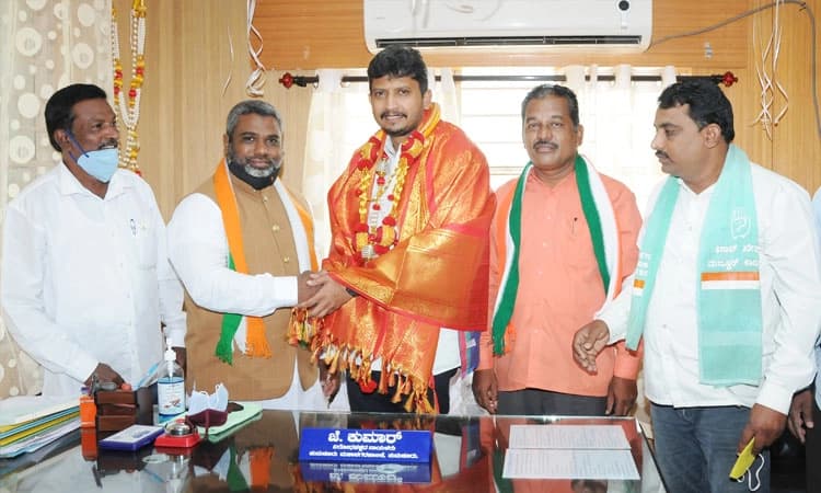 ವಿಪಕ್ಷದ ನಾಯಕ ಕುಮಾರ್‌ಗೆ ಅಭಿನಂದನೆ